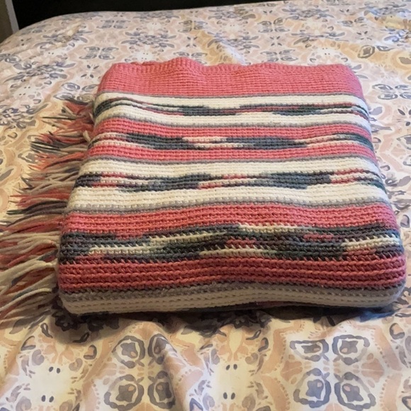 Knitted Lap Sofa Throw With Tassels Southwest Design 59” x 47” - Picture 6 of 15